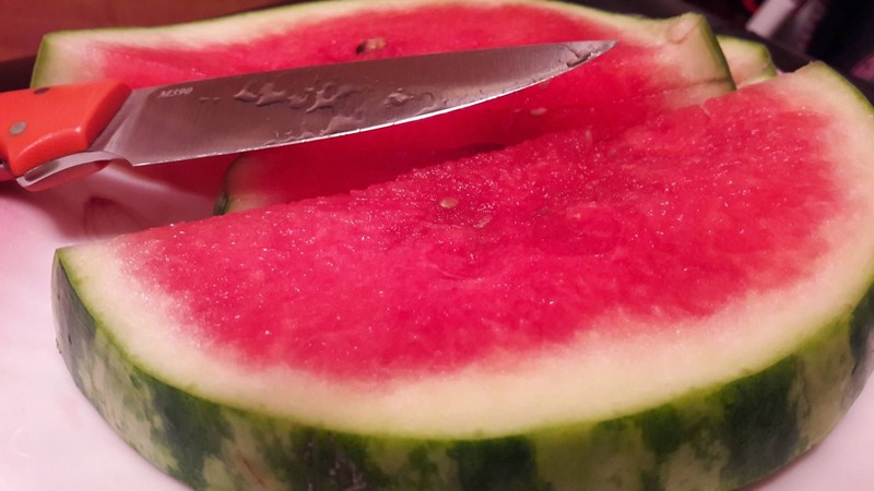 Wie kann man zu Hause eine Wassermelone auf Nitrate testen?