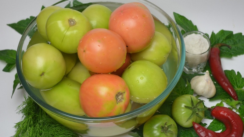 Wie man köstliche eingelegte Tomaten für den Winter kocht: eine Auswahl der besten Rezepte von erfahrenen Hausfrauen