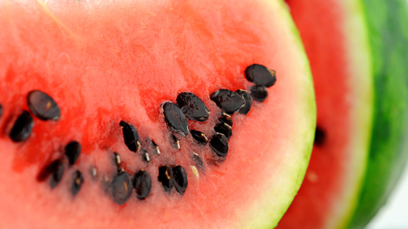 Wie man gebratene Wassermelonenkerne kocht und wie sie nützlich sind