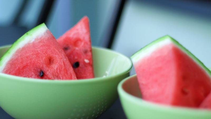 Ist es möglich, Wassermelone auf nüchternen Magen zu essen und in welchen Fällen können Probleme auftreten