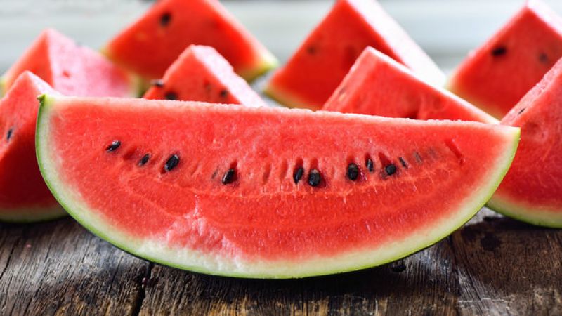 Ist es möglich, Wassermelone auf nüchternen Magen zu essen und in welchen Fällen können Probleme auftreten