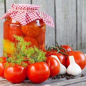 Top 10 ungewöhnliche Tomatenrezepte für den Winter: wie man leckere Tomaten kocht und richtig aufrollt