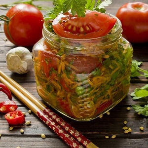 Top 10 ungewöhnliche Tomatenrezepte für den Winter: wie man leckere Tomaten kocht und richtig aufrollt