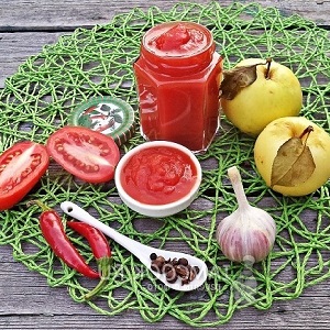 Top 10 ungewöhnliche Tomatenrezepte für den Winter: wie man leckere Tomaten kocht und richtig aufrollt