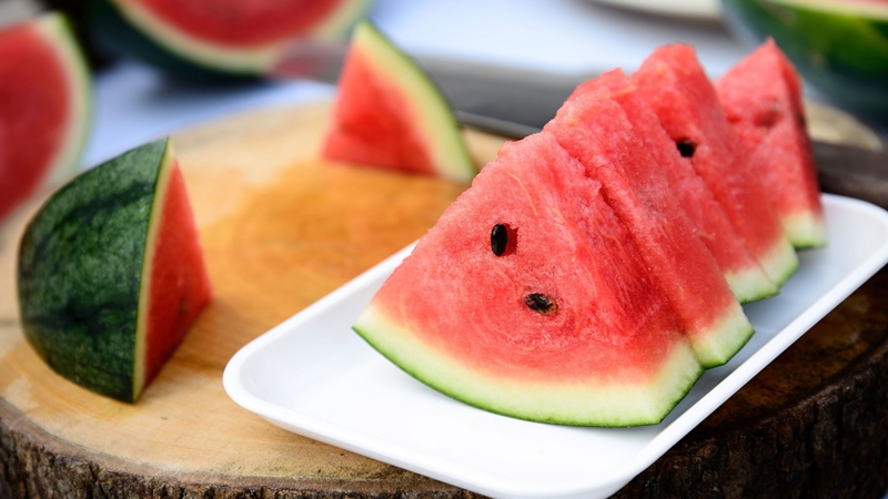 Ist Wassermelone harntreibend oder nicht: harntreibende Eigenschaften und Verwendungsregeln