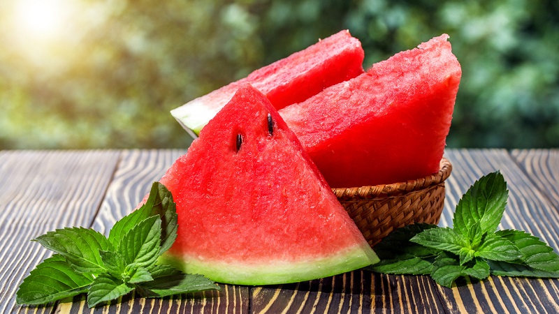 Warum ist Wassermelone nützlich zum Abnehmen, ist es möglich, sie zu essen, während man gegen Fettleibigkeit kämpft, Optionen für eine Wassermelonendiät