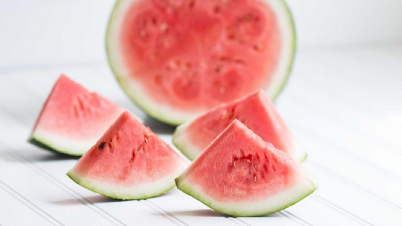 Wir reinigen den Darm mit Wassermelone: ​​Rezepte