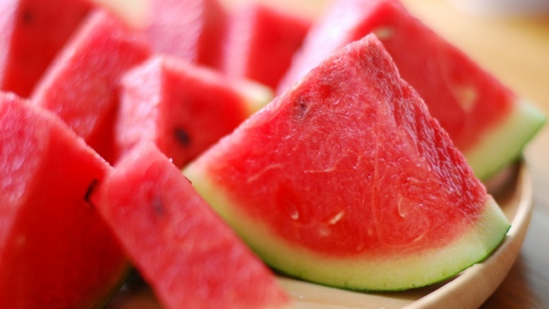 Was ist der Kaloriengehalt einer Wassermelone und wie nützlich ist sie für den menschlichen Körper?