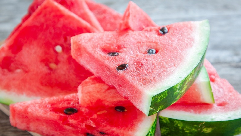 Was ist der Kaloriengehalt einer Wassermelone und wie nützlich ist sie für den menschlichen Körper?