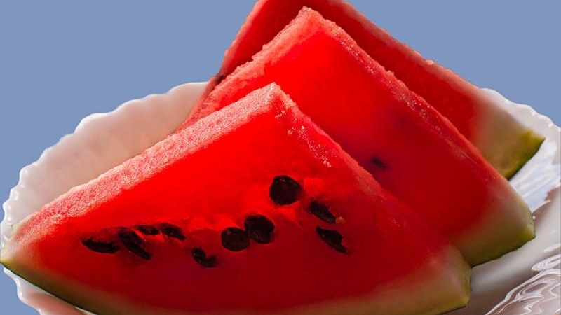 Was ist der Kaloriengehalt einer Wassermelone und wie nützlich ist sie für den menschlichen Körper?