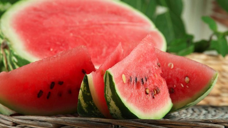 Was ist der Kaloriengehalt einer Wassermelone und wie nützlich ist sie für den menschlichen Körper?