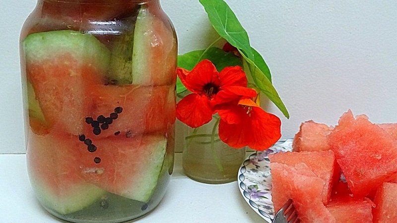 Die leckersten Rezepte für Wassermelonen für den Winter in Gläsern mit Zitronensäure