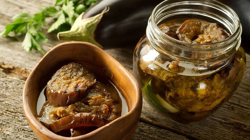 Die leckersten Rezepte zum Salzen von Auberginen für den Winter in Gläsern von erfahrenen Hausfrauen