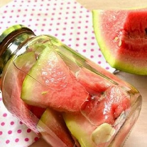 Einfache und schnelle Rezepte für den Winter: Eingelegte Wassermelonen in 3-Liter-Gläsern