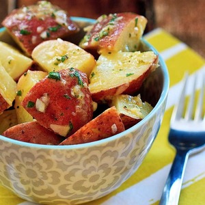 Mittlere frühe Kartoffelsorte Hübsch mit erstaunlichem Geschmack