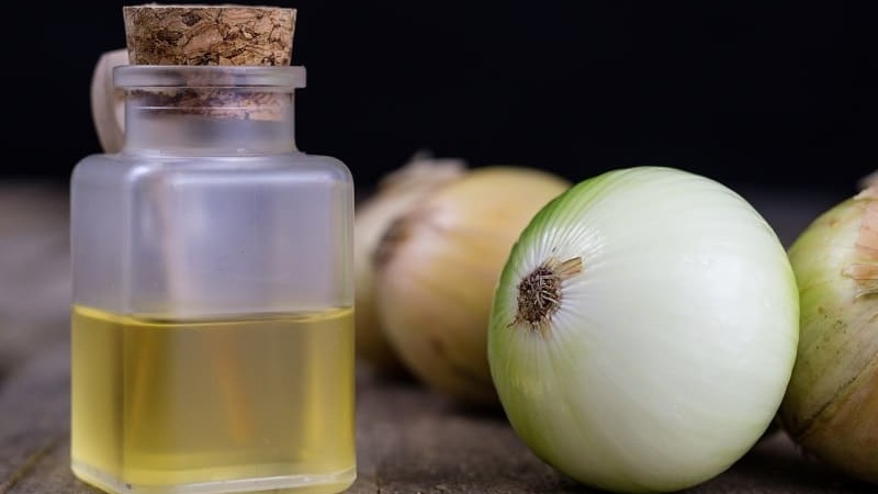 Zwiebelhaarmasken zur Behandlung von Haarausfall