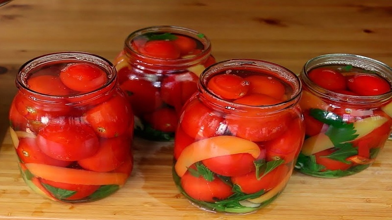 Erstaunlich schmeckende Rezepte für Tomaten mit Sellerie für den Winter