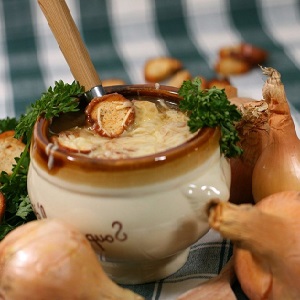 Schneller und leckerer Gewichtsverlust bei Zwiebelsuppe