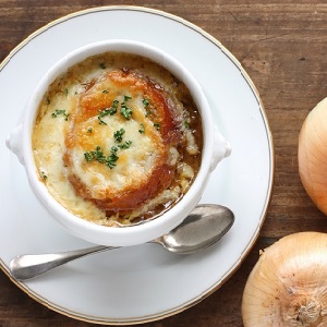 Schneller und leckerer Gewichtsverlust bei Zwiebelsuppe