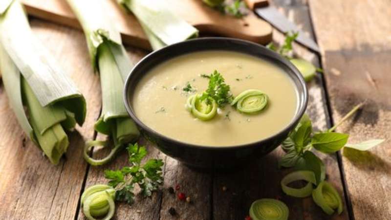 Wie man Lauchsuppe zur Gewichtsreduktion kocht und isst