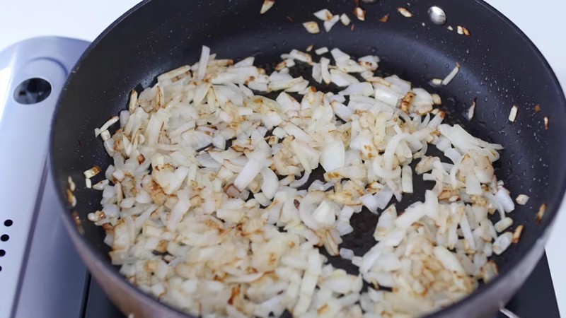 Ist es möglich, Zwiebeln mit Gastritis mit hohem oder niedrigem Säuregehalt zu essen?