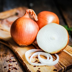 Ist es in Ordnung, Zwiebeln gegen Gicht zu essen und wie es helfen kann?