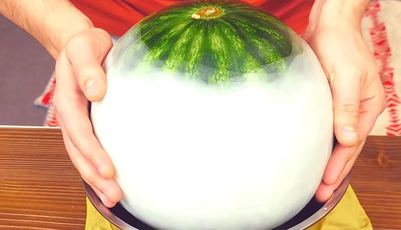 Wir bewahren die Wassermelone bis zum Neujahr zu Hause auf