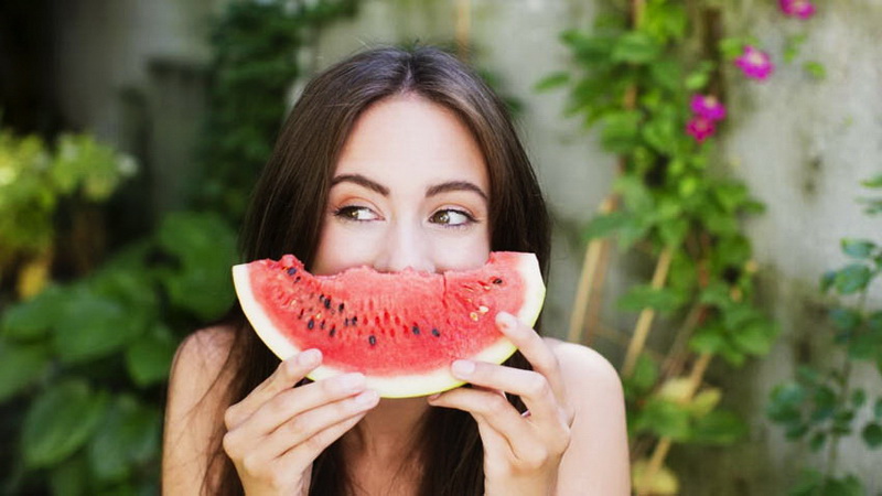 Die treue Freundin einer Frau ist eine Wassermelone: ​​Wie nützlich ist sie für den Körper?