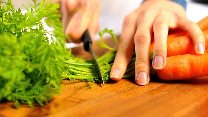 Wie viele Karotten müssen Sie essen, um das Sehvermögen zu verbessern, und welche Vitamine sind in der Zusammensetzung enthalten?