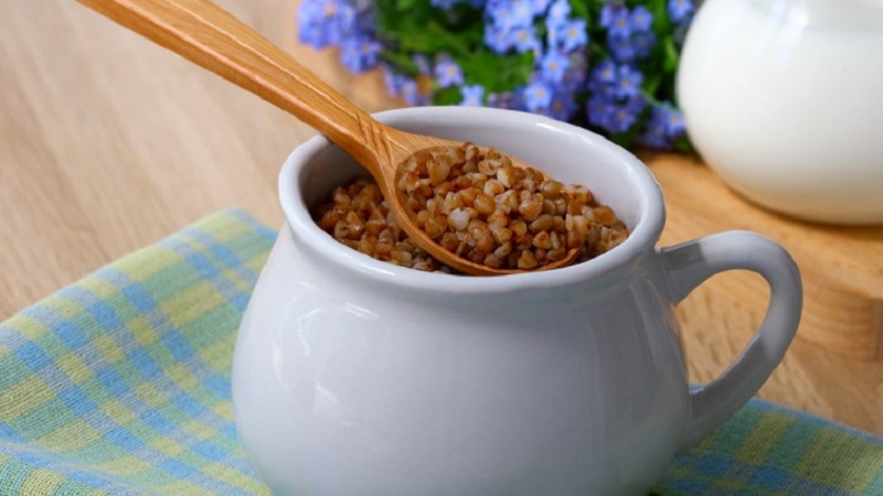 Müsli kochen ist einfach und unkompliziert, ohne zu kochen: wie man Buchweizen über Nacht dämpft und wie es nützlich ist