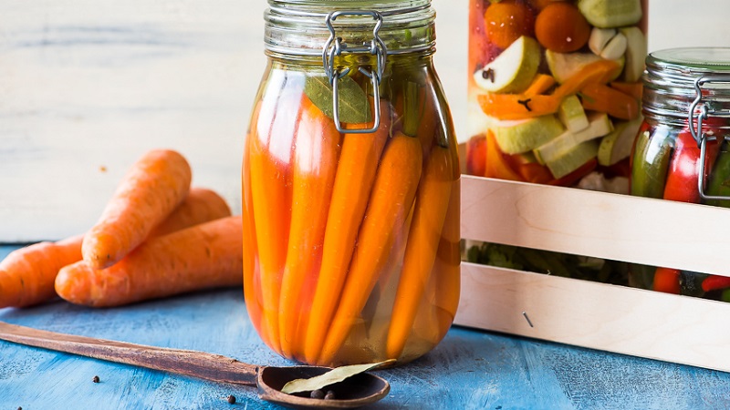 Schritt-für-Schritt-Rezepte: Wie man Karotten für den Winter salzt