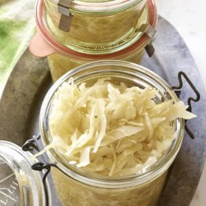 Eine Auswahl der besten Rezepte für Sauerkraut mit Dill und seinen Samen