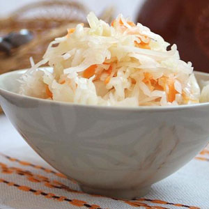 Eine Auswahl der besten Rezepte für Sauerkraut mit Dill und seinen Samen