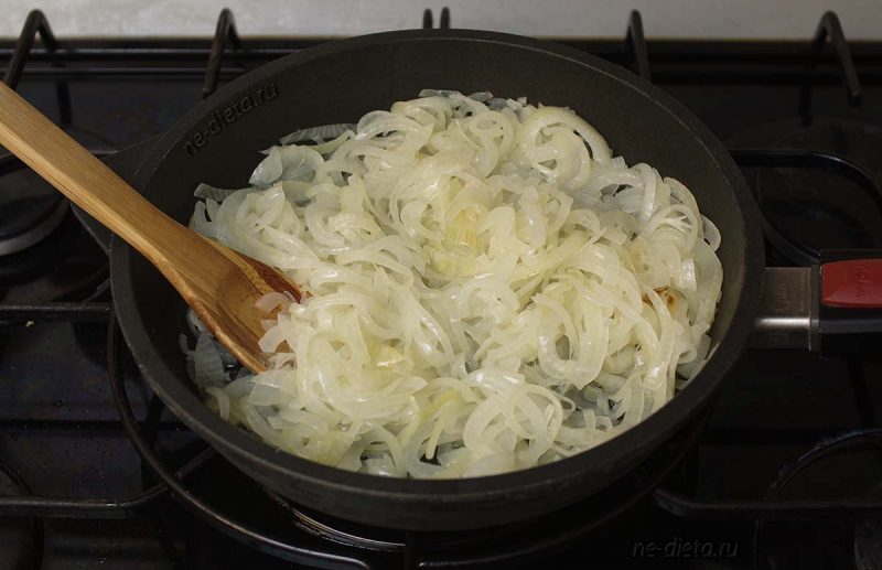 Nützliche Eigenschaften von gedünsteten Zwiebeln für den Körper und die köstlichsten Rezepte