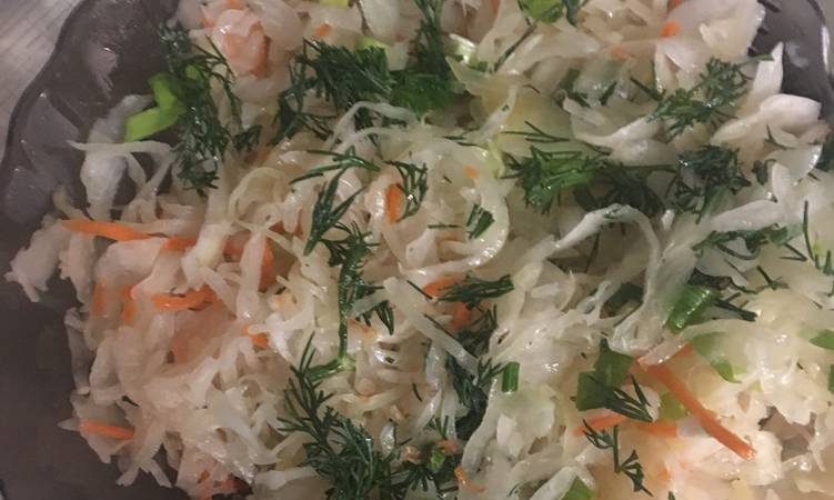 Eine Auswahl der besten Rezepte für Sauerkraut mit Dill und seinen Samen