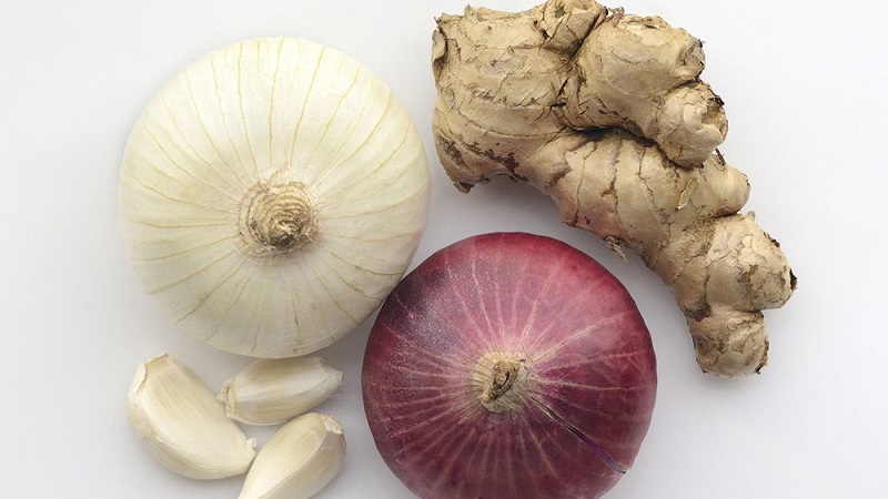 Wie man Zwiebeln mit Hustenzucker kocht und verwendet