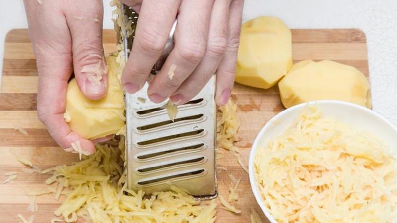 Wovon helfen rohe Kartoffeln und ist es möglich, sie zu essen?