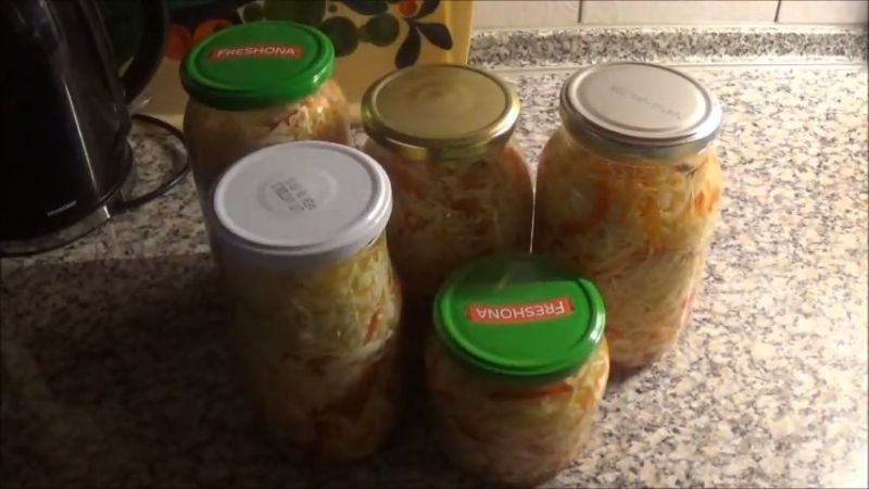 Gründe, warum Sauerkraut dunkler wird und was zu tun ist, um dies zu vermeiden