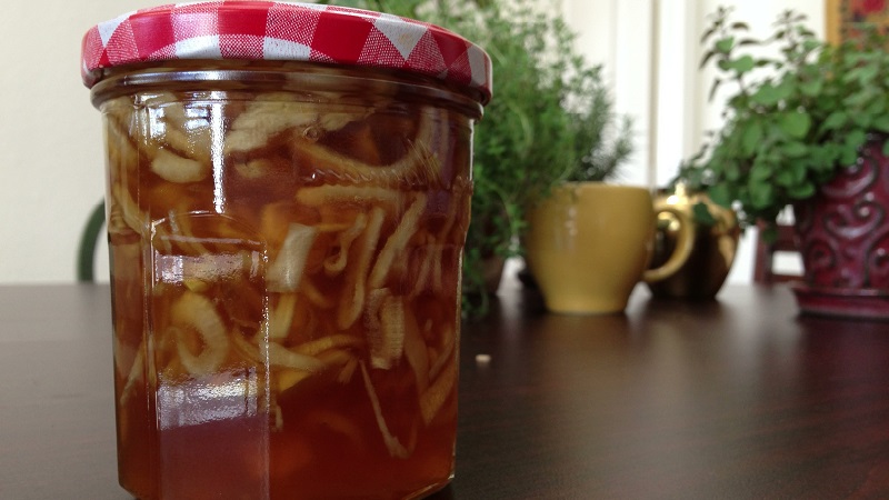 Schützen Sie Kinder vor Husten: die besten Rezepte auf Zwiebelbasis