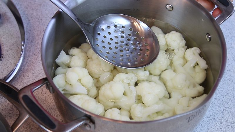 So bereiten Sie koreanischen Blumenkohl für den Winter vor: ein klassisches Rezept und seine Variationen