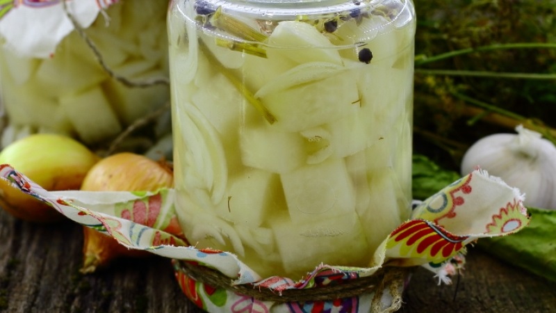 Köstliche Do-it-yourself-Zubereitungen: Rezepte zum Kochen von Kohlrabi-Kohl für den Winter