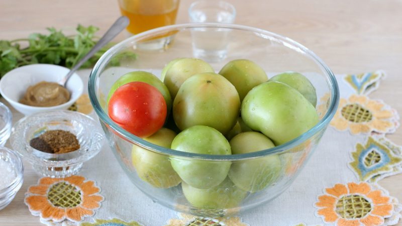 Wie man fassgrüne Tomaten zu Hause macht: Beste Rezepte und Kochtipps