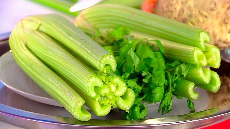 Wie man verschiedene Selleriesorten für den Winter zubereitet: die besten Wege und bewährten Rezepte