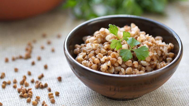 Was ist die Haltbarkeit von Buchweizen, roh und gekocht