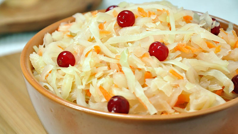 Sehr leckeres und einfaches Sauerkraut nach dem Rezept der Großmutter, das früher verwendet wurde