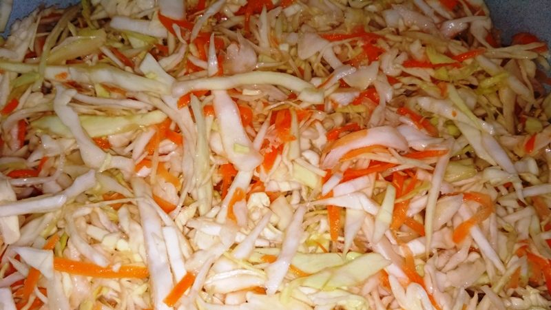 Sehr leckeres und einfaches Sauerkraut nach dem Rezept der Großmutter, das früher verwendet wurde