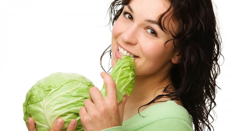 Ist es möglich, während des Stillens Kohl zu essen: die Vor- und Nachteile