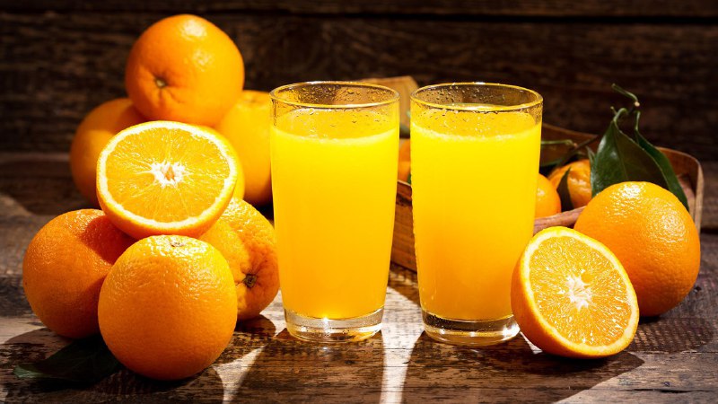 Kann ich Orangensaft auf nüchternen Magen trinken: die Vor- und Nachteile von frisch gepressten Zitrusfrüchten