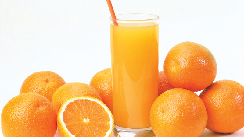 Kann ich Orangensaft auf nüchternen Magen trinken: die Vor- und Nachteile von frisch gepressten Zitrusfrüchten