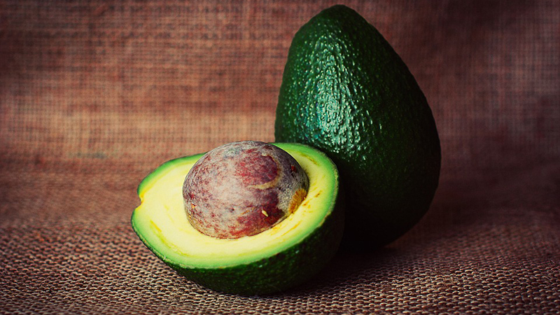 Wie man eine Avocado zu Hause aufbewahrt, um Verderb zu vermeiden